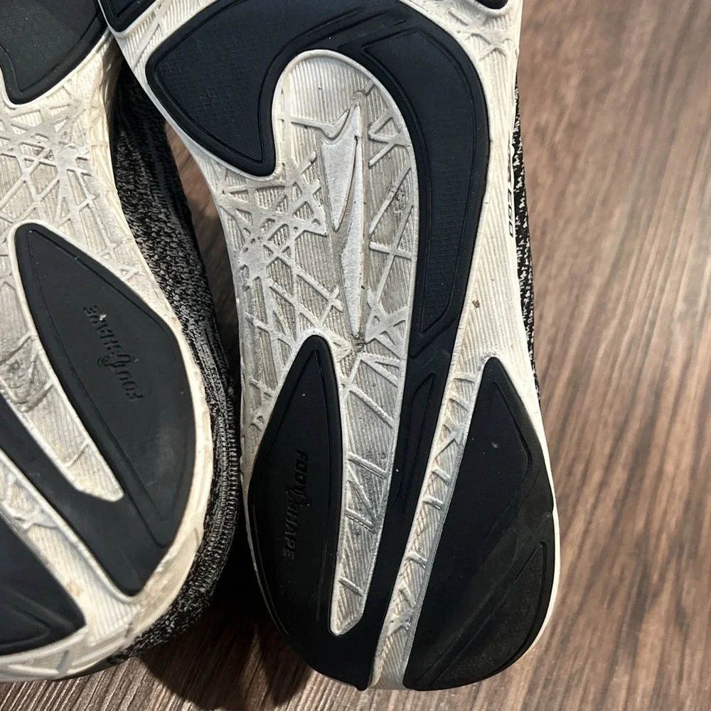 Altra Escalante 2 Shoes Mens 11.5 Gray Black Footshape Zero Drop Road Jogging